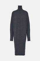 Elegant Lucía turtleneck sweater dress in grey.