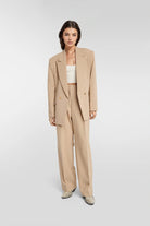 Chic beige blazer featuring a relaxed fit and elegant design, perfect for any occasion.